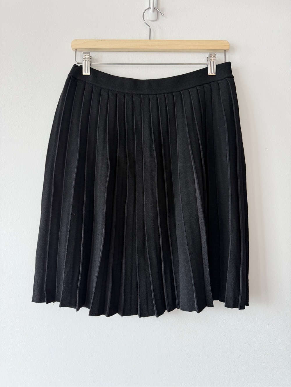 Emporio Armani Black Pleated Skirt Knit size 44 stretch pull on office career